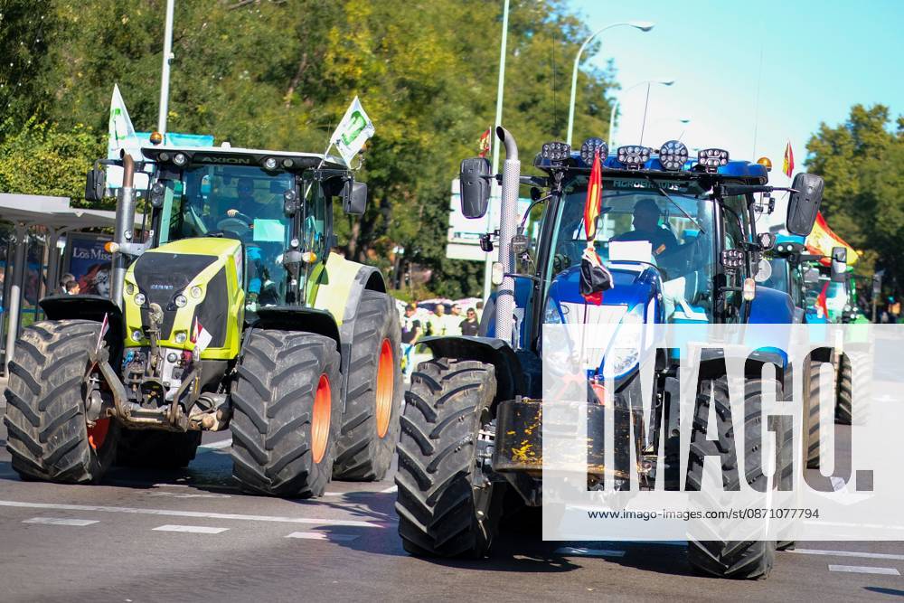MADRID, SPAIN, OCTOBER 28, 2026: Farmers take part in a tractor protest in Madrid, demanding urgent measures to address rising production costs and declining farm profitability. Organized by agricultural groups ASAJA, COAG and Unio³n de Uniones, the demonstration calls for fair prices, reduced bureaucracy and stronger support for the farming sector. Madrid Spain - ZUMAq101 20261028_zna_q101_122