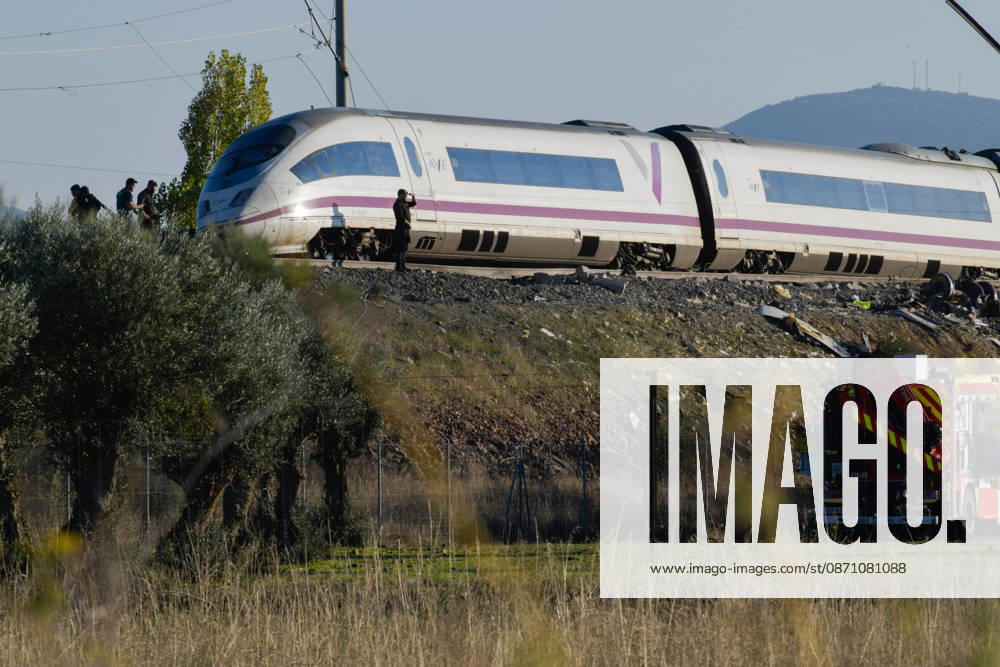 Two Trains Collide at Urda Station in Toledo Emergency responders are on the scene, October 28, 2026, in Urda, Toledo, Castilla-La Mancha, Spain. Two trains collided on the morning of Wednesday, October 28, at the station in the Toledo town of Urda. Firefighters from the Alcázar de San Juan and Orgaz stations, Civil Protection teams from several surrounding towns, three medical helicopters, and two ambulances. OCTOBER 28, 2026 Eusebio Garcí Urda, Toledo, Castile-La Mancha Urda, Toledo, Castile-La Mancha, Spain