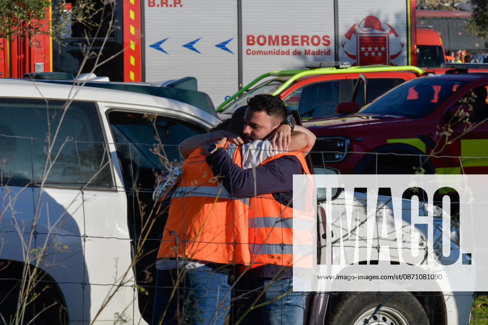 Two trains collide at the Urda station in Toledo. Two people embrace at the scene of the accident on October 28, 2026, in Urda, Toledo, Castile-La Mancha, Spain. Two trains collided on the morning of Wednesday, October 28, at the station in the Toledo town of Urda. Firefighters from the Alcázar de San Juan and Orgaz stations, Civil Protection teams from several surrounding towns, three medical helicopters, and two ambulances. OCTOBER 28, 2026 Eusebio Garcí Urda, Toledo, Castile-La Mancha Urda, Toledo, Castile-La Mancha, Spain