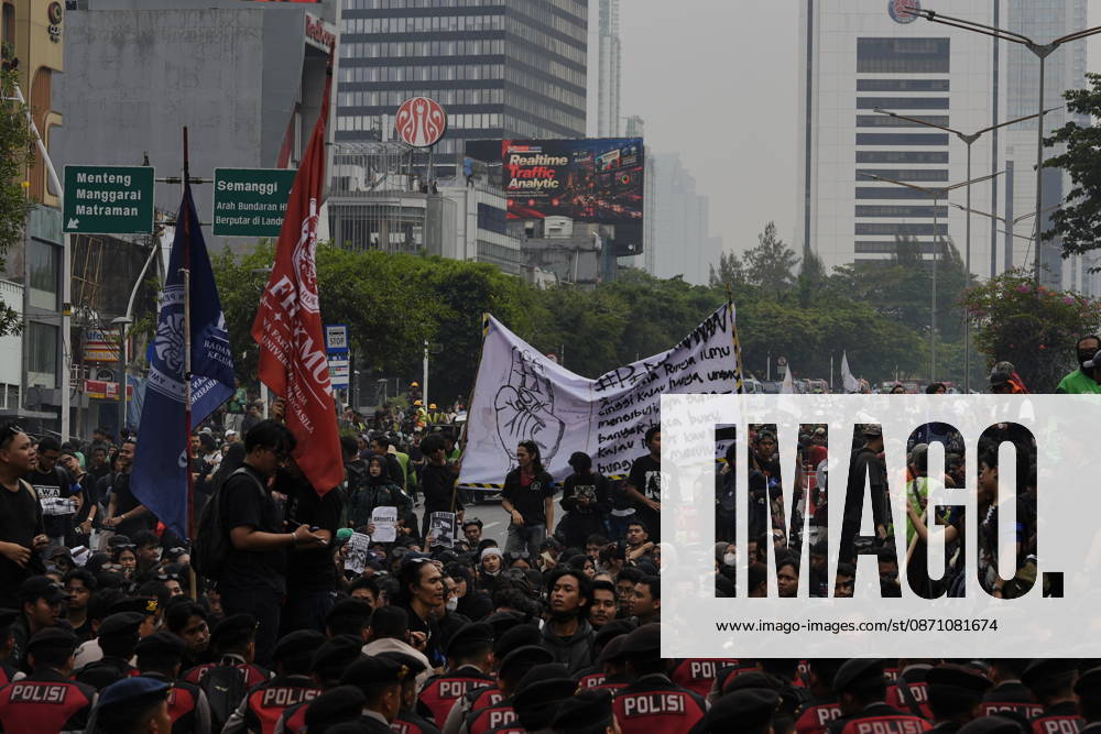 Indonesian students gather behind a large protest banner bearing messages criticizing environmental damage during a demonstration at jakarta Jakarta Indonesia - ZUMAm265 20261028_zip_m265_001