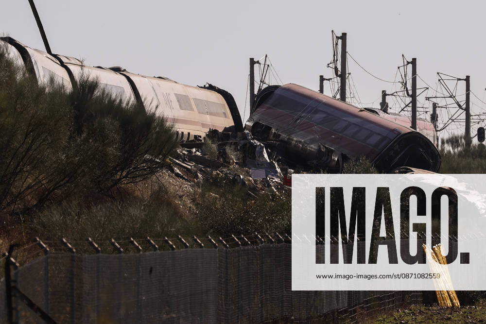 Two Trains Collide at Urda Station in Toledo Emergency responders are on the scene, October 28, 2026, in Urda, Toledo, Castilla-La Mancha, Spain. Two trains collided on the morning of Wednesday, October 28, at the station in the Toledo town of Urda. Firefighters from the Alcázar de San Juan and Orgaz stations, Civil Protection teams from several surrounding towns, three medical helicopters, and two ambulances. OCTOBER 28, 2026 Alejandro Martínez Vé Urda, Toledo, Castile-La Mancha Urda, Toledo, Castile-La Mancha, Spain
