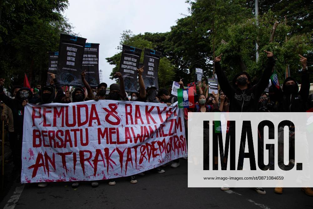 Yogyakarta students protest government policies YOGYAKARTA, INDONESIA, OCTOBER 28, 2026: Students demonstrate at the Kilometer Zero intersection in Yogyakarta, criticizing the first two years of President Prabowo Subianto and Vice President Gibran Rakabuming Rakas administration. Protesters demand lower prices for basic necessities, access to quality education, a review of public spending and an end to militarization in civilian spaces. They also call for forest and land fires to be declared a national disaster. Yogyakarta Indonesia