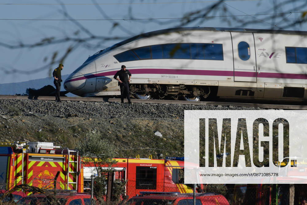 Two Trains Collide at Urda Station in Toledo Emergency responders are on the scene, October 28, 2026, in Urda, Toledo, Castilla-La Mancha, Spain. Two trains collided on the morning of Wednesday, October 28, at the station in the Toledo town of Urda. Firefighters from the Alcázar de San Juan and Orgaz stations, Civil Protection teams from several surrounding towns, three medical helicopters, and two ambulances. OCTOBER 28, 2026 Eusebio Garcí Urda, Toledo, Castile-La Mancha Urda, Toledo, Castile-La Mancha, Spain