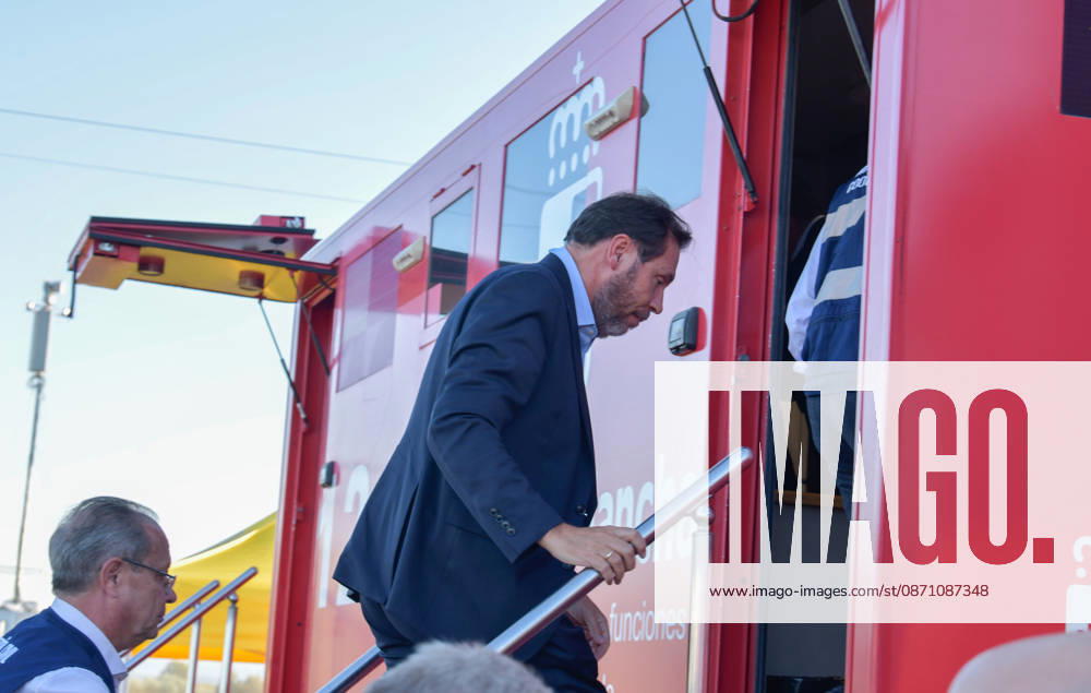 Puente Visits the Forward Command Post Set Up Following the Train Accident in Urda, Toledo The Minister of Transportation and Sustainable Mobility, Óscar Puente, at the Forward Command Post set up at the scene of the accident, on October 28, 2026, in Urda, Toledo, Castilla-La Mancha, Spain. Puente travels to the site of the train accident in Urda, Toledo, after monitoring the situation from the Adif control center in Atocha. The collision between a Renfe AVE and an Iryo train has caused dozens of deaths and numerous injuries and has forced the suspension of high-speed rail service between Madrid and Andalusia. OCTOBER 28, 2026 EUsabio García Urda, Toledo, Castile-La Mancha Urda, Toledo, Castile-La Mancha, Spain
