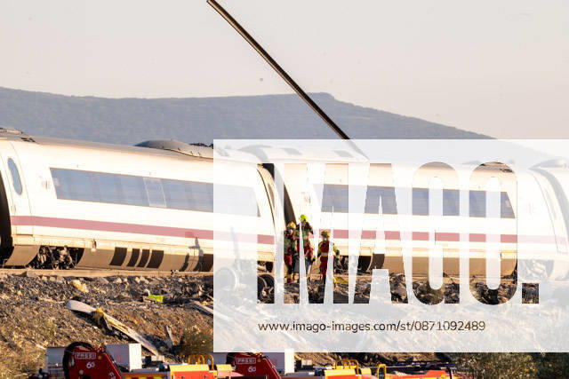 October 28, 2026, Urda, Toledo, Spain: At least 68 people have died and dozens more were injured after two high-speed passenger trains collided near Urda station in the province of Toledo on Wednesday morning, regional authorities confirmed. The catastrophe occurred at approximately 08:53 AM when a state-owned Renfe AVE train struck the rear of a stationary train operated by private carrier Iryo. More than 500 passengers were on board both convoys, which were traveling along the Madrid-Andalusia high-speed corridor. Spanish Transport Minister ü scar Puente stated that the collision followed a safety system failure, after which an inexplicable order was issued from the control center allowing the A - ZUMAd308 20261028_zsp_d308_026