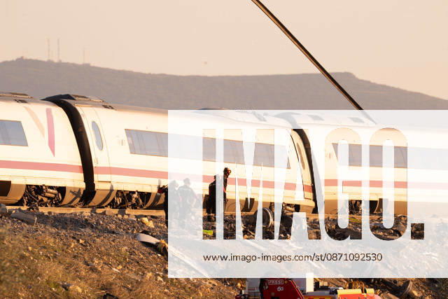 October 28, 2026, Urda, Toledo, Spain: At least 68 people have died and dozens more were injured after two high-speed passenger trains collided near Urda station in the province of Toledo on Wednesday morning, regional authorities confirmed. The catastrophe occurred at approximately 08:53 AM when a state-owned Renfe AVE train struck the rear of a stationary train operated by private carrier Iryo. More than 500 passengers were on board both convoys, which were traveling along the Madrid-Andalusia high-speed corridor. Spanish Transport Minister ü scar Puente stated that the collision followed a safety system failure, after which an inexplicable order was issued from the control center allowing the A - ZUMAd308 20261028_zsp_d308_040