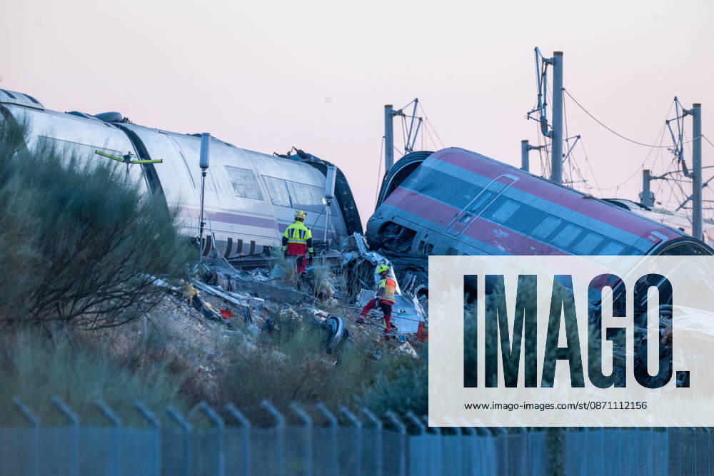 October 28, 2026, Urda, Toledo, Spain: October 28, 2026, Urda, Toledo, Spain: At least 68 people have died and dozens more were injured after two high-speed passenger trains collided near Urda station in the province of Toledo on Wednesday morning, regional authorities confirmed. The catastrophe occurred at approximately 08:53 AM when a state-owned Renfe AVE train struck the rear of a stationary train operated by private carrier Iryo. More than 500 passengers were on board both convoys, which were traveling along the Madrid-Andalusia high-speed corridor. Spanish Transport Minister ü scar Puente stated that the collision followed a safety system failure, after which an inexplicable order was issued - ZUMAd308 20261028_zsp_d308_129