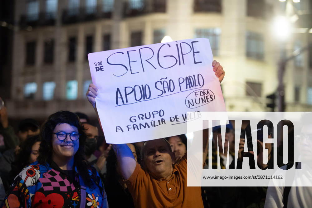 SãO PAULO, SP - 28.10.2026: ATO CONTRA RICARDO NUNES - Student movements are holding a protest this Wednesday (28) against Ricardo Nunes, mayor of São Paulo, at Viaduto do Chá, in front of the city hall. The head of the municipal executive is accused of failing to comply with a determination by the Electoral Court that required 100% of the bus fleet on the streets during the day of the second round of the 2026 Elections. x3040256x RodileixMorais