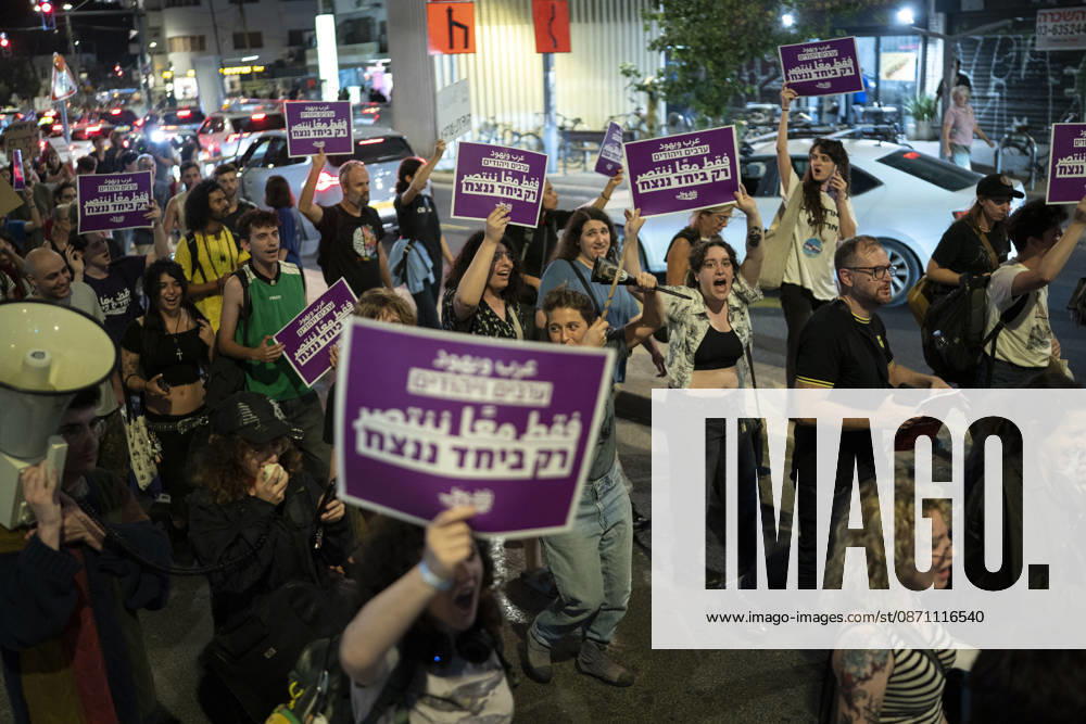 Protest to demand the formation of a joint Arab-Jewish government in Tel Aviv TEL AVIV, ISRAEL - OCTOBER 28: Left-wing Israelis gather to demand a joint government of Arabs and Jews and block roads in Tel Aviv, Israel on October 28, 2026. Mostafa Alkharouf Anadolu Tel Aviv Israel. Editorial use only. Please get in touch for any other usage.