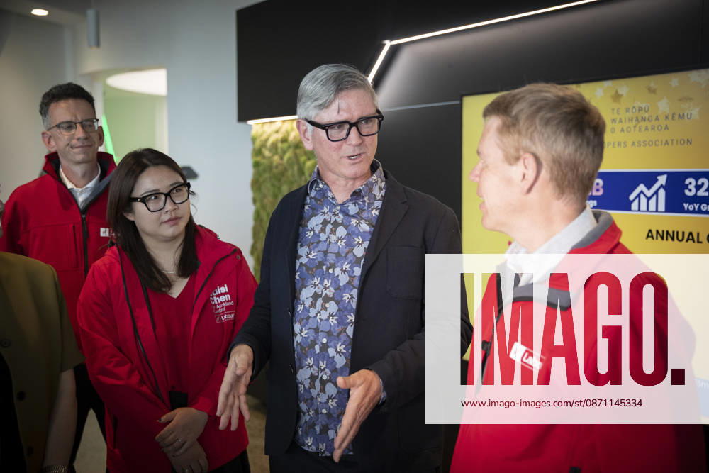 NZ ELECTION, Chris Hipkins, leader of the Labour Party, during a visit to video game designer RocketWerkz, in Auckland, New Zealand,, Thursday, October 29, 2026. New Zealanders have begun voting for their next government ahead of polling day on November 7. ( AUCKLAND AUCKLAND New Zealand