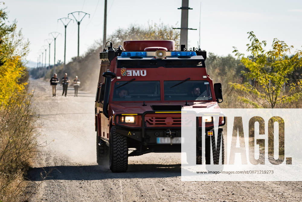 Work in Urda is intensifying after a night in which more than 500 people were on the job. A UME vehicle at the site of the train accident in Urda, on October 29, 2026, in Urda, Toledo, Castilla-La Mancha, Spain. The early hours of the day are being used in the vicinity of the old Urda station to intensify efforts to remove the train cars that collided head-on nearly 24 hours ago at the old Urda station, resulting in a death toll, so far, according to official figures, 68 dead and more than a hundred injured, distributed among hospitals in Albacete, Toledo, Ciudad Real, and Madrid. Throughout the night, more than 500 people remained at the accident site, including firefighters, members of the Military Emergency Unit, medical personnel, and