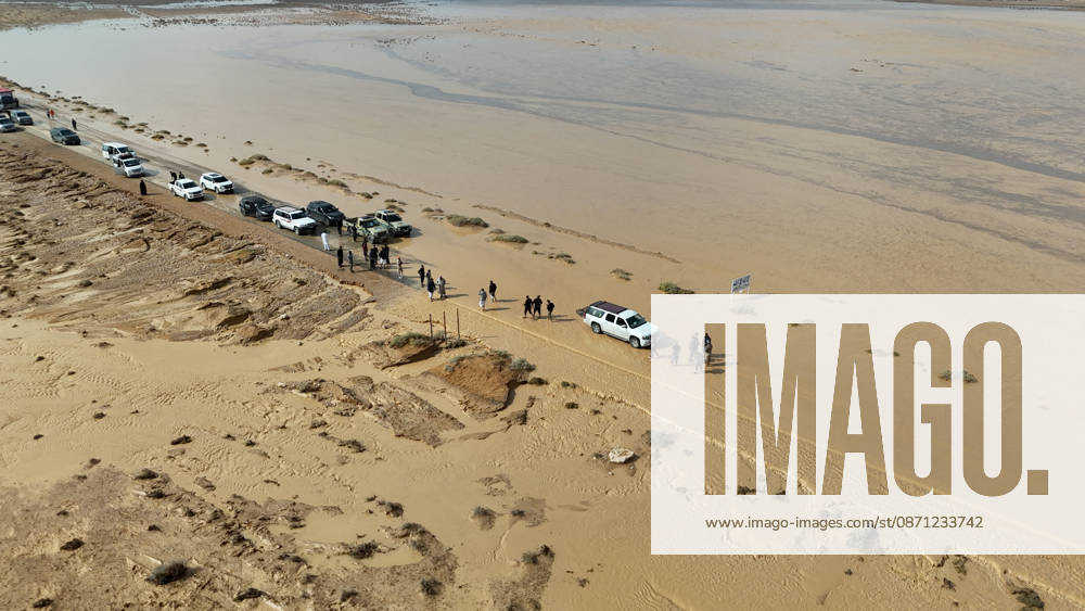 Floods kill 5, including 4 children, leave 5 missing in Syria DEIR EZ-ZOR, SYRIA - OCTOBER 29: Floodwaters cover sections of the main highway in Deir ez-Zor province, eastern Syria, following intense heavy rainfall on October 29, 2026. The flash flooding disrupted overland transportation across the region, leading to full and partial closures along key transit routes, including the M20 highway linking Deir ez-Zor to the capital, Damascus. Five people, including four children, were killed and five others are missing after heavy rainfall and flash floods hit several Syrian provinces, the Emergency and Disaster Management Ministry said Thursday. Ikrime el-Ali Anadolu Deir ez-zor Syria. Editorial use only. Please get in touch for any other us