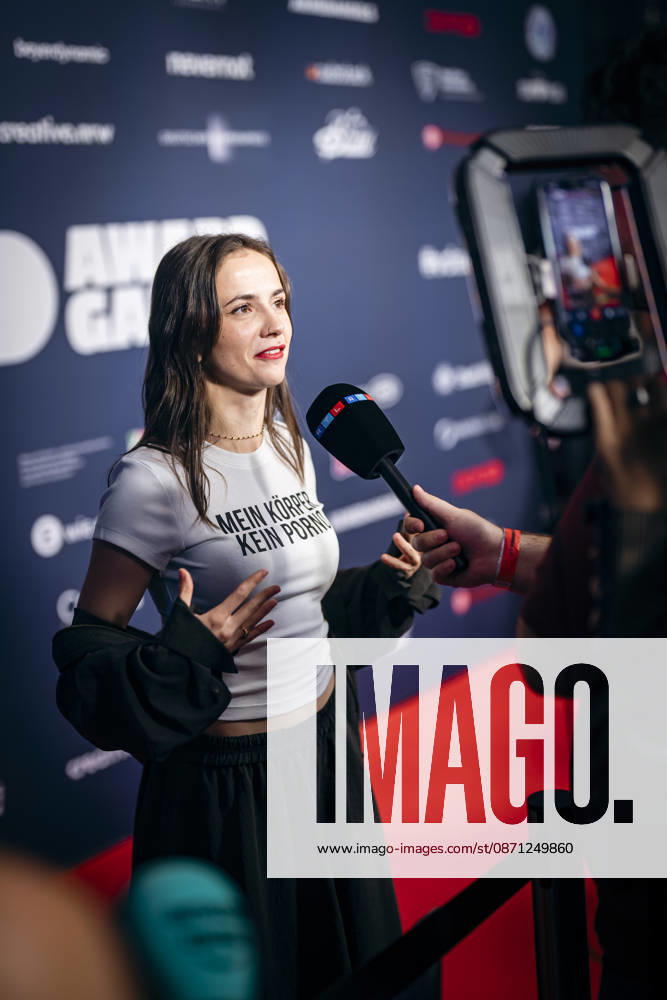 Theresia Crone is taking a stand against digital violence at the Videodays gala i