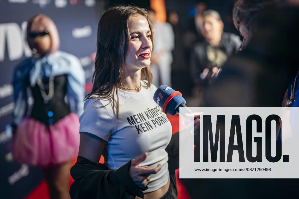 Theresia Crone is taking a stand against digital violence at the Videodays gala i