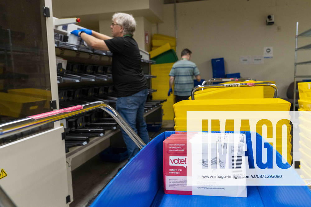 Workers organize envelopes filled with voted ballots after a machine opens the envelopes in a secure room as 2026 mid-term election ballots are opened and counted at the King County Elections office in Renton, Washington, USA, on Thu., Oct. 29, 2026. Approximately 98% of votes cast in Washington state are mail-in ballots. Renton USA - ZUMAb344 20261029_znp_b344_020