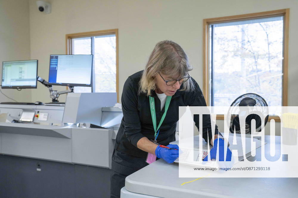 A worker secures ballots after they have been scanned by a machine in a secure room as 2026 mid-term election ballots are opened and counted at the King County Elections office in Renton, Washington, USA, on Thu., Oct. 29, 2026. By state law, votes cannot be tabulated until after 9pm on election day, so the the ballots are only scanned at this point. Approximately 98% of votes cast in Washington state are mail-in ballots. Renton USA - ZUMAb344 20261029_znp_b344_025