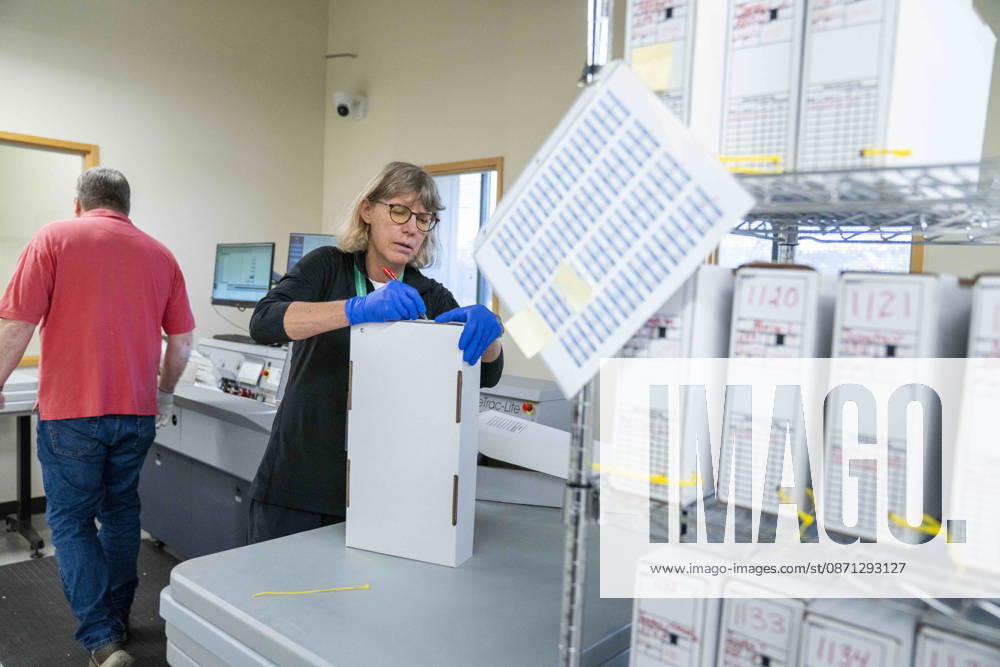 A worker secures ballots after they have been scanned by a machine in a secure room as 2026 mid-term election ballots are opened and counted at the King County Elections office in Renton, Washington, USA, on Thu., Oct. 29, 2026. By state law, votes cannot be tabulated until after 9pm on election day, so the the ballots are only scanned at this point. Approximately 98% of votes cast in Washington state are mail-in ballots. Renton USA - ZUMAb344 20261029_znp_b344_029