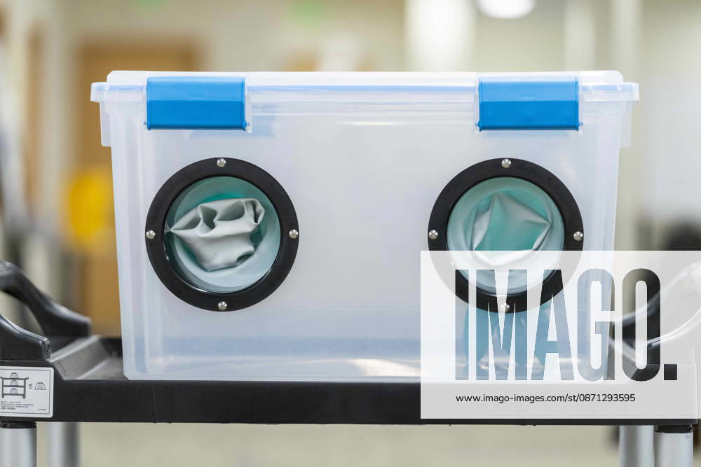 A sealed glove box used to safely contain suspicious envelopes stands on a cart at the King County Elections office in Renton, Washington, USA, on Thu., Oct. 29, 2026. Approximately 98% of votes cast in Washington state are mail-in ballots. Renton USA - ZUMAb344 20261029_znp_b344_045