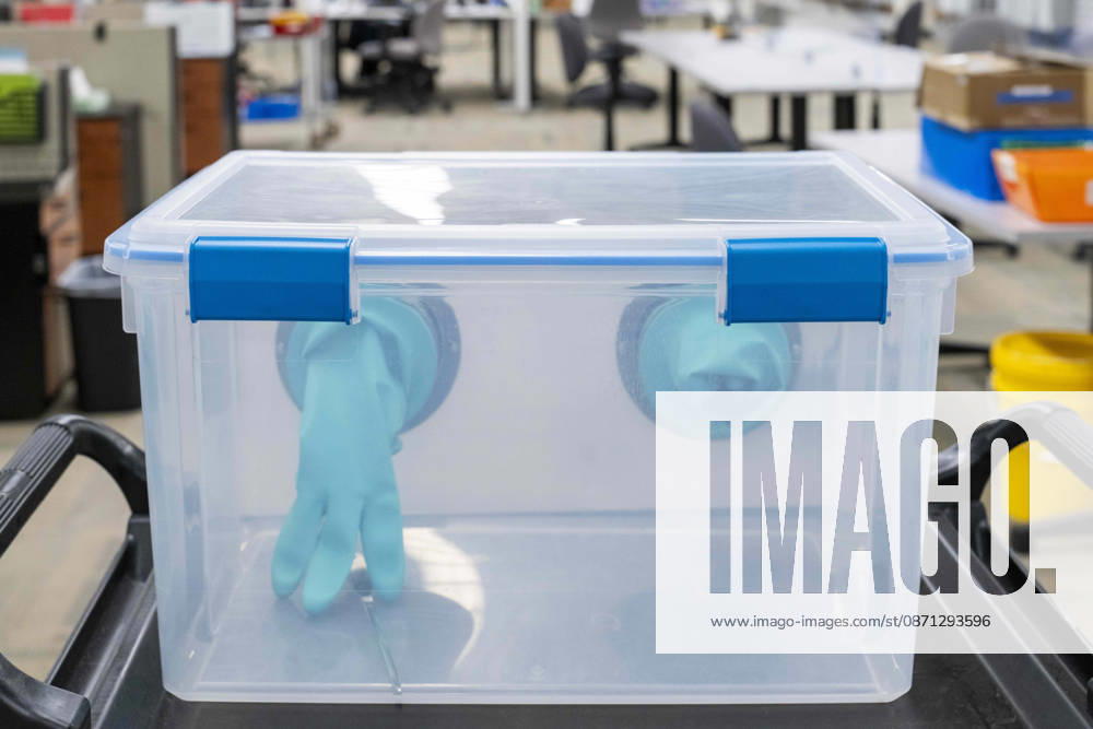 A sealed glove box used to safely contain suspicious envelopes stands on a cart at the King County Elections office in Renton, Washington, USA, on Thu., Oct. 29, 2026. Approximately 98% of votes cast in Washington state are mail-in ballots. Renton USA - ZUMAb344 20261029_znp_b344_046