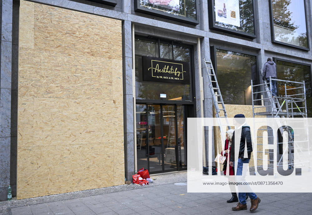 Stores in Berlin board Up windows ahead of nationwide youth protests??????? BERLIN, GERMANY - OCTOBER 30: Some shops take precautionary security measures ahead of youth demonstrations planned nationwide tomorrow by the initiative Gen Z regelt (Gen Z Takes Charge) in Berlin, Germany on October 30, 2026. Storefronts along the city s famous Kurfurstendamm shopping street are covered with wooden panels to prevent potential damage. Halil Sagirkaya Anadolu Berlin Germany. Editorial use only. Please get in touch for any other usage.