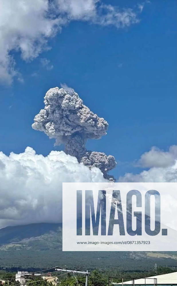 Philippine Mayon Volcano erupted, sending ashes to 3000m high ALBAY, PHILIPPINES - OCTOBER 30: (---- - MANDATORY CREDIT - PHILIPPINE RED CROSS HANDOUT - NO MARKETING NO ADVERTISING CAMPAIGNS - DISTRIBUTED AS A SERVICE TO CLIENTS----) The Mayon Volcano erupted on October 30 local time, sending grey ashes 3000 meters into the sky, in Malilipot, Albay, Philippines, on October 30, 2026. Authorities have raised the alert to Level 3, indicating an increased possibility of hazardous eruption, following the moderately explosive eruption earlier today. Philippine Red Cross Handout Anadolu Albay Philippines. Editorial use only. Please get in touch for any other usage.