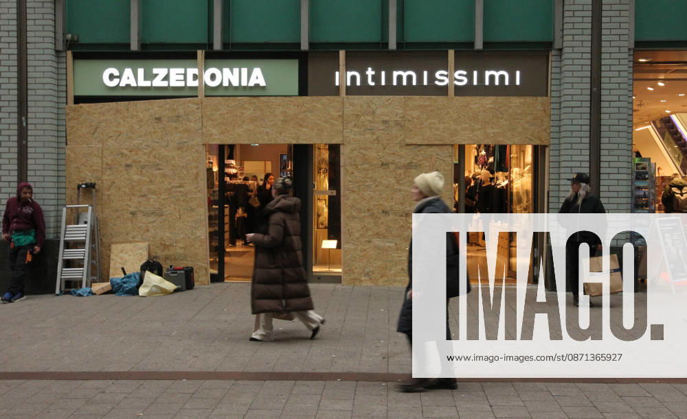 Calzedonia store on Spitalerstraße. The store s windows were barricaded with wooden panels out of fear of vandalism during Saturday s Gen Z demonstration in downtown Hamburg. Hamburg s Old Town