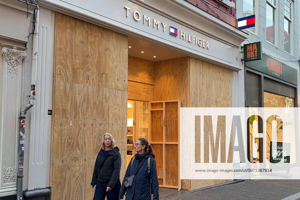 NETHERLANDS, THE HAGUE - OCTOBER 30, 2026: A view of a boarded up Tommy Hilfiger shop amid fears of looting over calls for a youth protest. On 29 October 2026, the media outlet GeenStijl reported about calls to stage riots on 31 October, in the wake of recent unrest in France, and threats against the Dutch royal family circulating across Dutch social media platforms. Natalya Blinova TASS 100232684