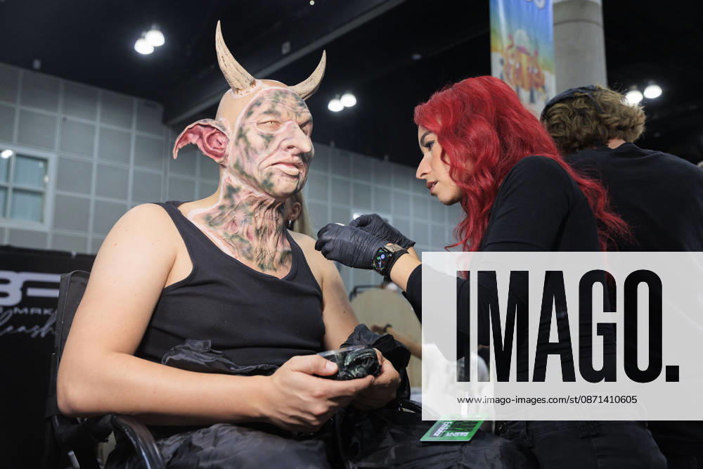 A makeup artist applies prosthetics at the LA Comic Con on October 29, 2026 at the Los Angeles Convention Center in Los Angeles, California. ARIANA RUIZ PI Los Angeles USA - ZUMAp124 20261030_zaa_p124_013
