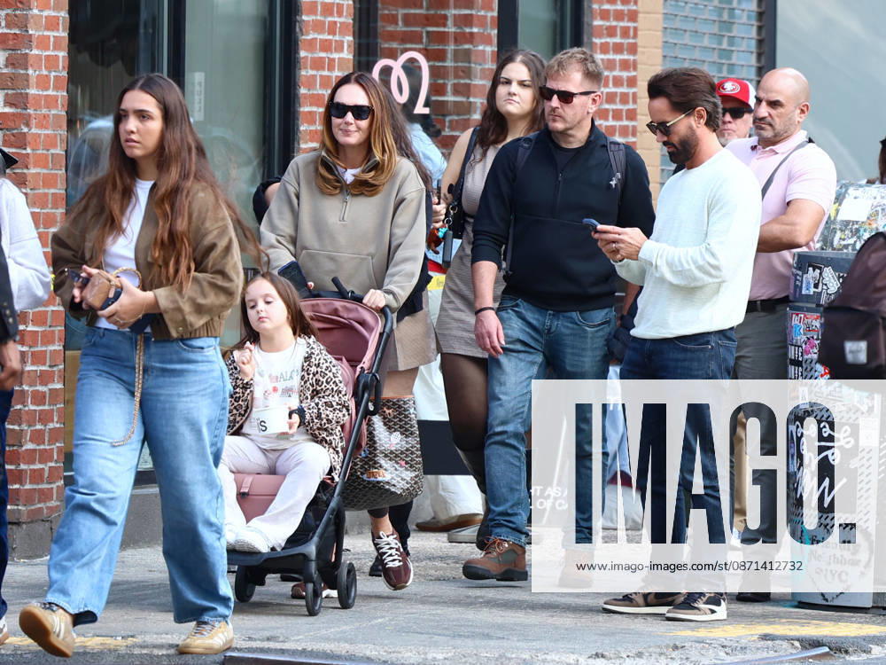 Exclusive - Tamara Ecclestone out in New York Exclusive. English socialist Tamara Ecclestone with her daughter and husband Jay Rutland are strolling and shopping in Soho, they are having lunch at Jack s Wife Freda in New York, NY on October 30, 2026. Photo by Dylan Travis ABACAPRESS.COM New York NY