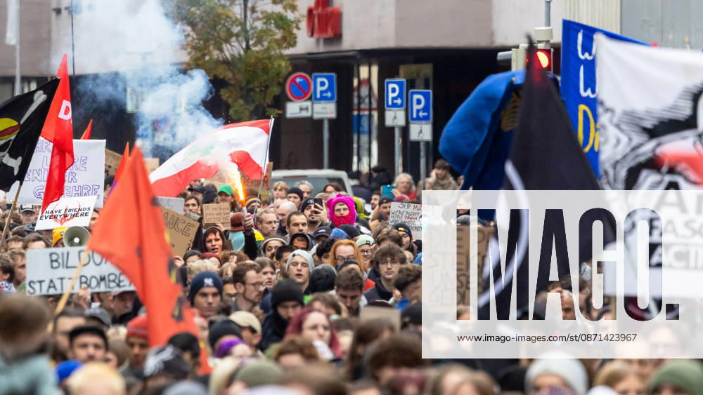Gen Z Takes Charge: Hundreds March Through the Old Town and South City, Nuremberg, October 31, 2026 Hundreds of participants march in the demonstration organized by the Gen Z Takes Charge initiative, carrying signs, flags, and banners through the Old Town and the Südstadt. The nat 20261031-1V9A3914-M4000