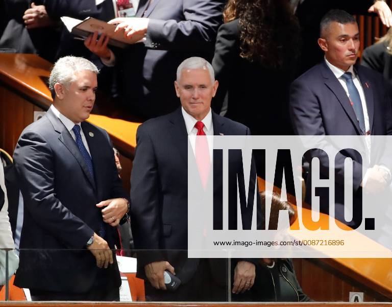 Mexiko Stadt, Amtseinführung Andres Manuel Lopez Obrador US Vice President Mike Pence (C) and Colombian President Ivan Duque (L) attend a session at the Mexican Congress for the investiture of Mexican President-elect Andres Manuel Lopez Obrador, in Mexico City, Mexico, 01 December 2018. Investiture of Mexican President-elect Andres Manuel Lopez Obrador in Mexico City !ACHTUNG: NUR REDAKTIONELLE NUTZUNG!