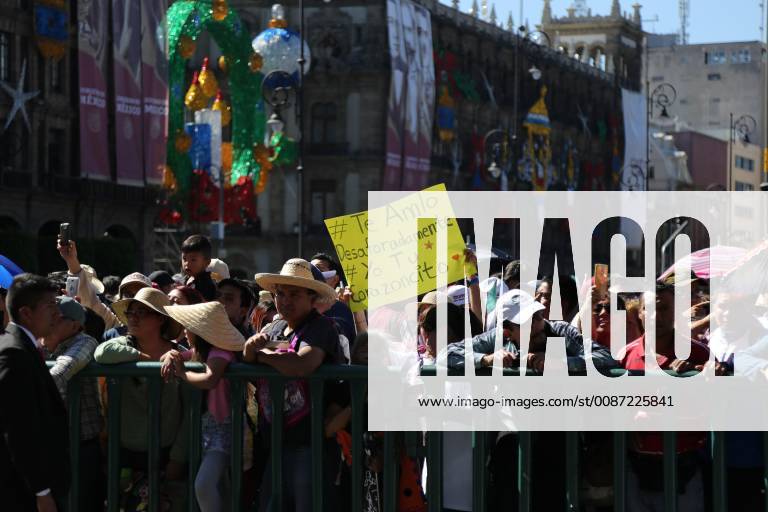 Sympathizers of the new President of Mexico, Andres Manuel Lopez Obrador, cheer at the National Palace, in Mexico City, Mexico, 01 December 2018. Obrador left Congress after his investiture and headed to the National Palace, where he will chair a reception for international leaders and will address citizens. Lopez Obrador heads to the National Palace !ACHTUNG: NUR REDAKTIONELLE NUTZUNG!