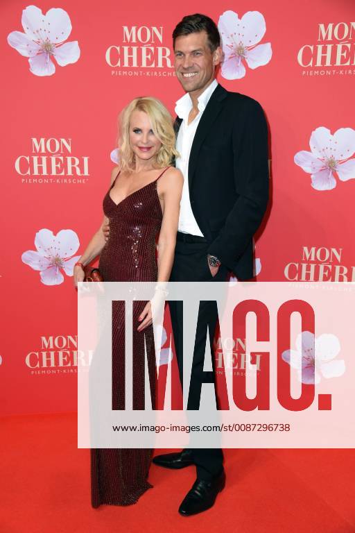 Sonja Kiefer with friend Cedric Schwarz at the Mon Cheri Barbara Day at the Alte Bayerische Staatsbank in Munich on 04 12 2018