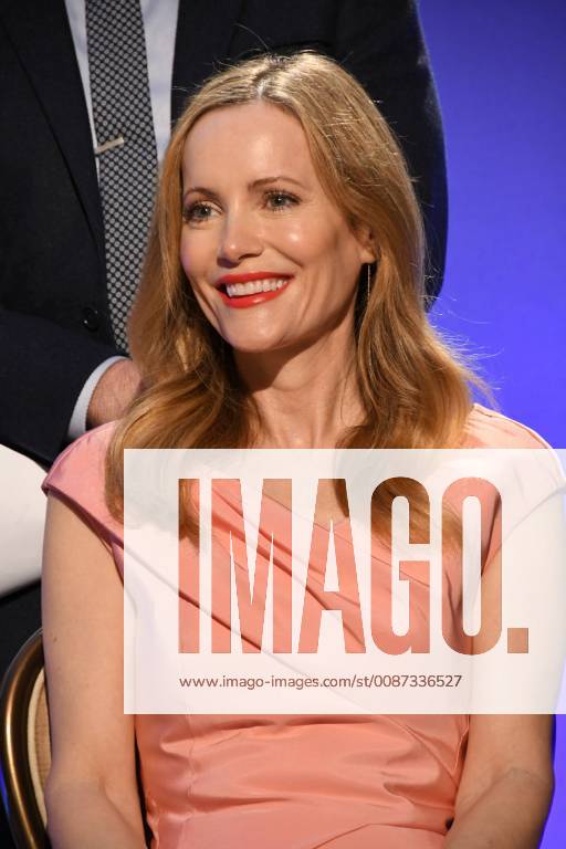 Beverly Hills, California - Leslie Mann. 2018 Golden Globes Nominations held at Beverly Hilton Hotel. Photo Credit: Birdie Thompson AdMedia 233097 2018-12-06 CA Beverly Hills Etats-Unis