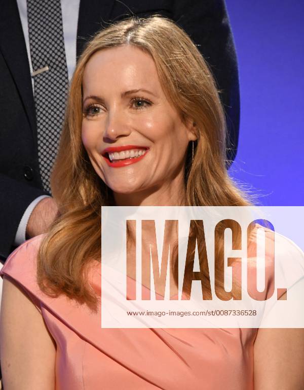 Beverly Hills, California - Leslie Mann. 2018 Golden Globes Nominations held at Beverly Hilton Hotel. Photo Credit: Birdie Thompson AdMedia 233097 2018-12-06 CA Beverly Hills Etats-Unis