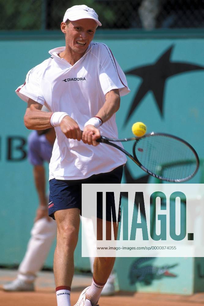 Nikolay Davydenko (Rußland) - beidhändige Rückhand Tennis Herren French Open 2003, Grand Slam, ATP-Tour, Einzelbild Roland Garros Paris Dynamik,