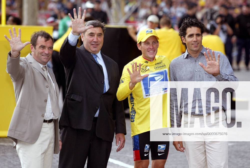 Die großen, 5-maligen Toursieger, v. li.: Bernard Hinault (Frankreich), Eddy Merckx (Belgien), Lance Armstrong (USA US Postal Service) und Miguel Indurain (Spanien) Radsport Herren Tour de France 2003, Straßenradsport, Straße, Rad Gruppe Saisonhighlight 20. Etappe: Ville d Avray - Paris Champs Elysees Freude,
