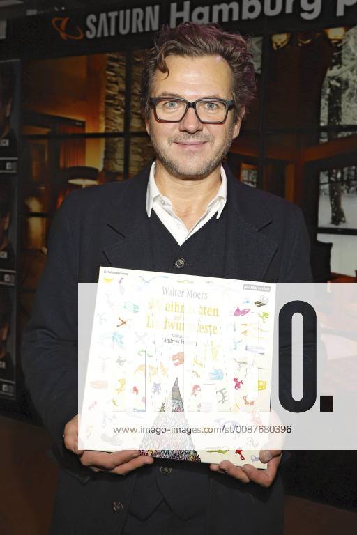 Andreas Fröhlich at a reading from the book Weihnachten auf der Lindwurmfeste by Walter Moers in Saturn Hamburg 14 12 2018 Foto:xFuturexImage