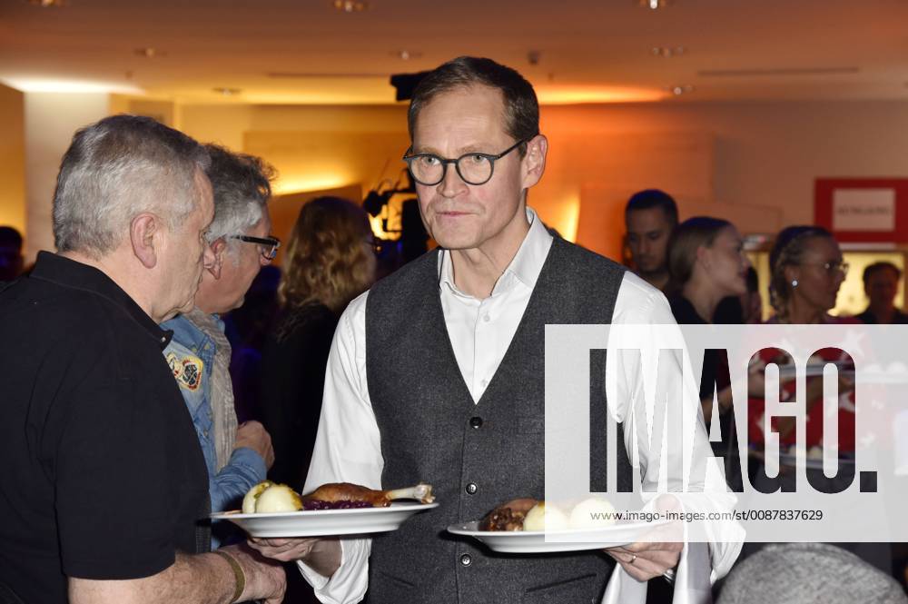 Michael Müller at Frank Zanders 24 Christmas party for the homeless and needy 2018 at the Estrel Convention Center Berlin 21 12 2018 Foto:xN.xKubelkax xFuturexImage