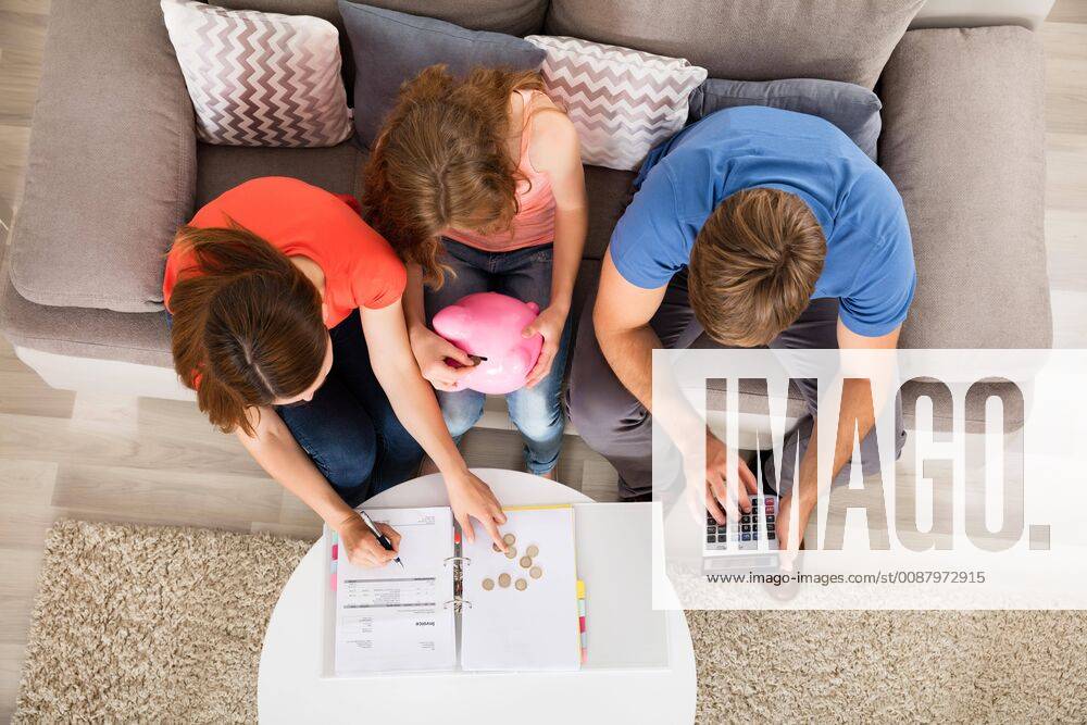 Family Sitting On Sofa Calculating Bill model released Symbolfoto