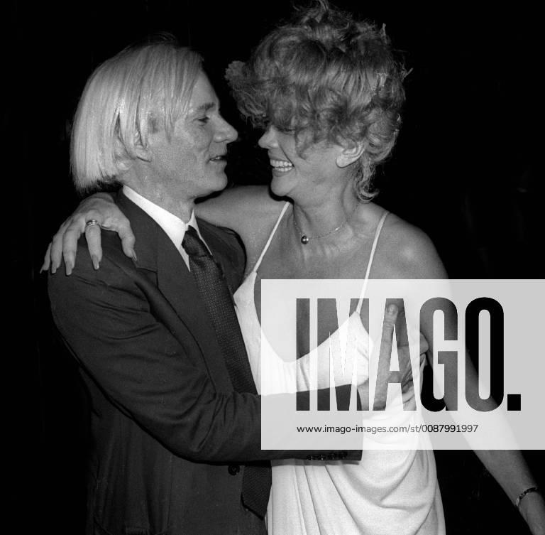 Celebrities New York. NY. USA. Andy Warhol and Monique Van Vooren at Studio 54 in 1978. UPDATE:24.12.2018. LMK33-SLIB241218ASCU-001