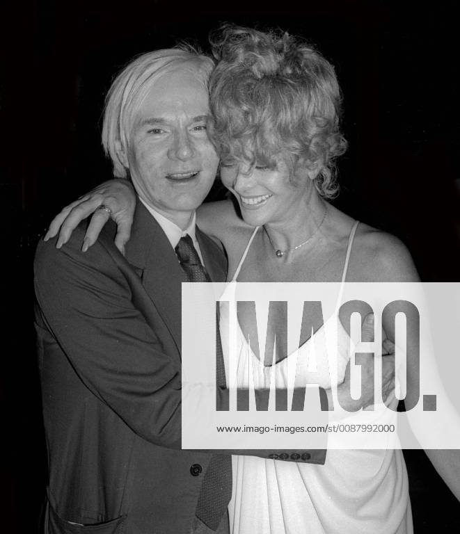 Celebrities New York. NY. USA. Andy Warhol and Monique Van Vooren at Studio 54 in 1978. UPDATE:24.12.2018. LMK33-SLIB241218ASCU-001