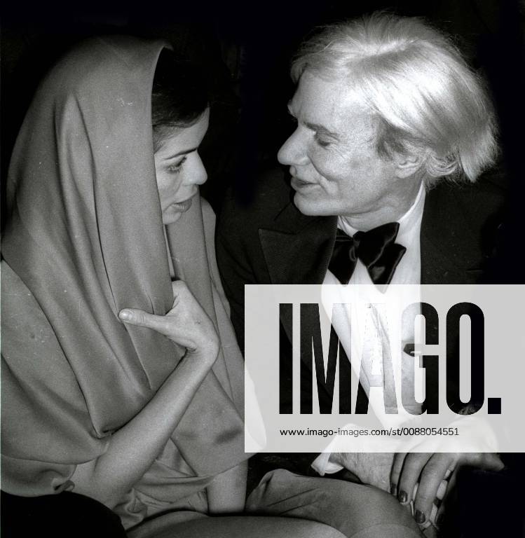 Celebrities New York. NY. USA. Bianca Jagger and Andy Warhol at Studio 54 in 1978. LMK33-SLIB271218ASCU-003