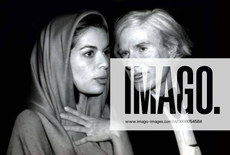 Celebrities New York. NY. USA. Bianca Jagger and Andy Warhol at Studio 54 in 1978. LMK33-SLIB271218ASCU-003