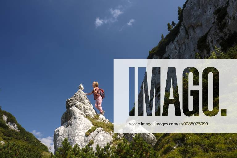 Austria, Ausseer Land, Girl climbing on rocks in the mountains model released Symbolfoto HAMF00387