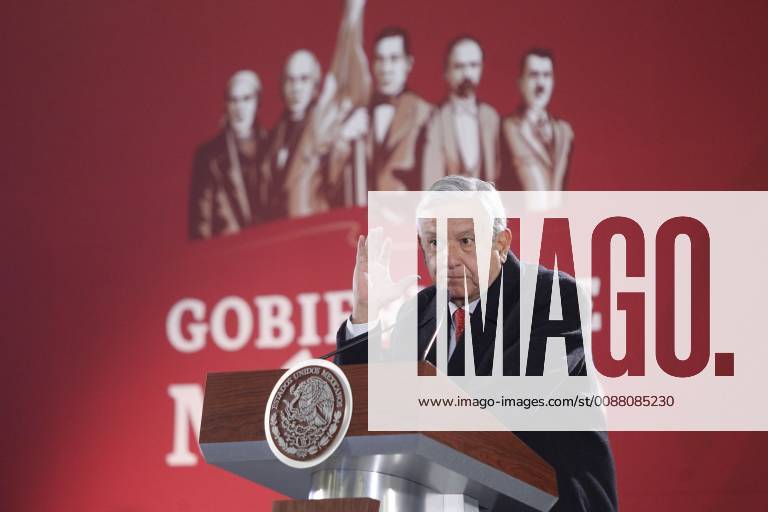 Mexiko, Andres Manuel Lopez Obrador Pressekonferenz Mexican President Andres Manuel Lopez Obrador delivers a press conference, at the National Palace, in Mexico City, Mexico, 03 January 2019. Obrador affirmed that homicides have dropped marginally during the last month. Government affirms murders in Mexico dropped in the last month !ACHTUNG: NUR REDAKTIONELLE NUTZUNG!
