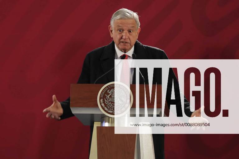 Mexiko, Andres Manuel Lopez Obrador Pressekonferenz January 3, 2019 - EUM20190103NAC01.JPG.CIUDAD DE MEXICO, Presidency Presidencia-AMLO.- 3 de enero del 2019. El presidente Andres Manuel Lopez Obrador, durante conferencia matutina e Palacio Nacional, felicita a los ministros de la Suprema Corte de Justicia de la Nacion, luego de elegir a Arturo Zaldivar Lelo de Larrea como su presidente. Foto: Agencia EL UNIVERSAL MAR. - ZUMAu78_ 20190103_zaf_u78_001