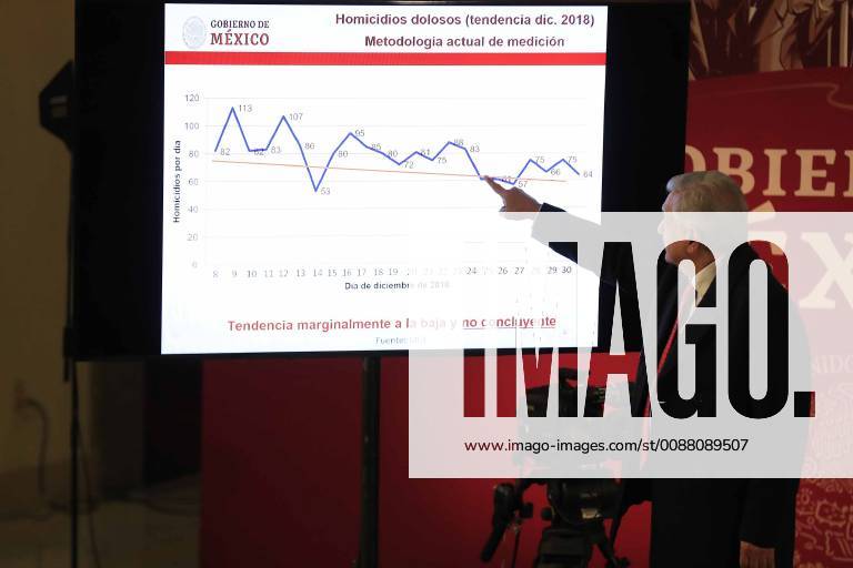 Mexiko, Andres Manuel Lopez Obrador Pressekonferenz January 3, 2019 - EUM20190103NAC03.JPG.CIUDAD DE MEXICO, Presidency Presidencia-AMLO.- 3 de enero del 2019. El presidente Andres Manuel Lopez Obrador durante conferencia matutina e Palacio Nacional, menciona que de acuerdo con cifras oficiales, en los primeros dias del gobierno, hubo una tendencia a la baja en los homicidios dolosos registrados en el pais. Foto: Agencia EL UNIVERSAL MAR. - ZUMAu78_ 20190103_zaf_u78_003