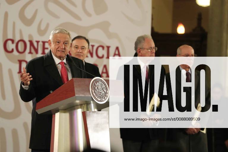 Mexiko, Andres Manuel Lopez Obrador Pressekonferenz January 3, 2019 - EUM20190103NAC02.JPG.CIUDAD DE MEXICO, Presidency Presidencia-AMLO.- 3 de enero del 2019. El presidente Andres Manuel Lopez Obrador, durante conferencia matutina e Palacio Nacional, felicita a los ministros de la Suprema Corte de Justicia de la Nacion, luego de elegir a Arturo Zaldivar Lelo de Larrea como su presidente. Foto: Agencia EL UNIVERSAL MAR. - ZUMAu78_ 20190103_zaf_u78_004