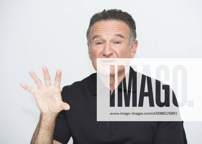 Hollywood, California, U.S. - BEVERLY HILLS, CA - OCTOBER 08: Portraits of Robin Williams promoting The Crazy Ones at the Four Seasons Hotel on October 8, 2013 in Beverly Hills, California. Hollywood U.S. - ZUMAg203 20131008_bap_g203_020